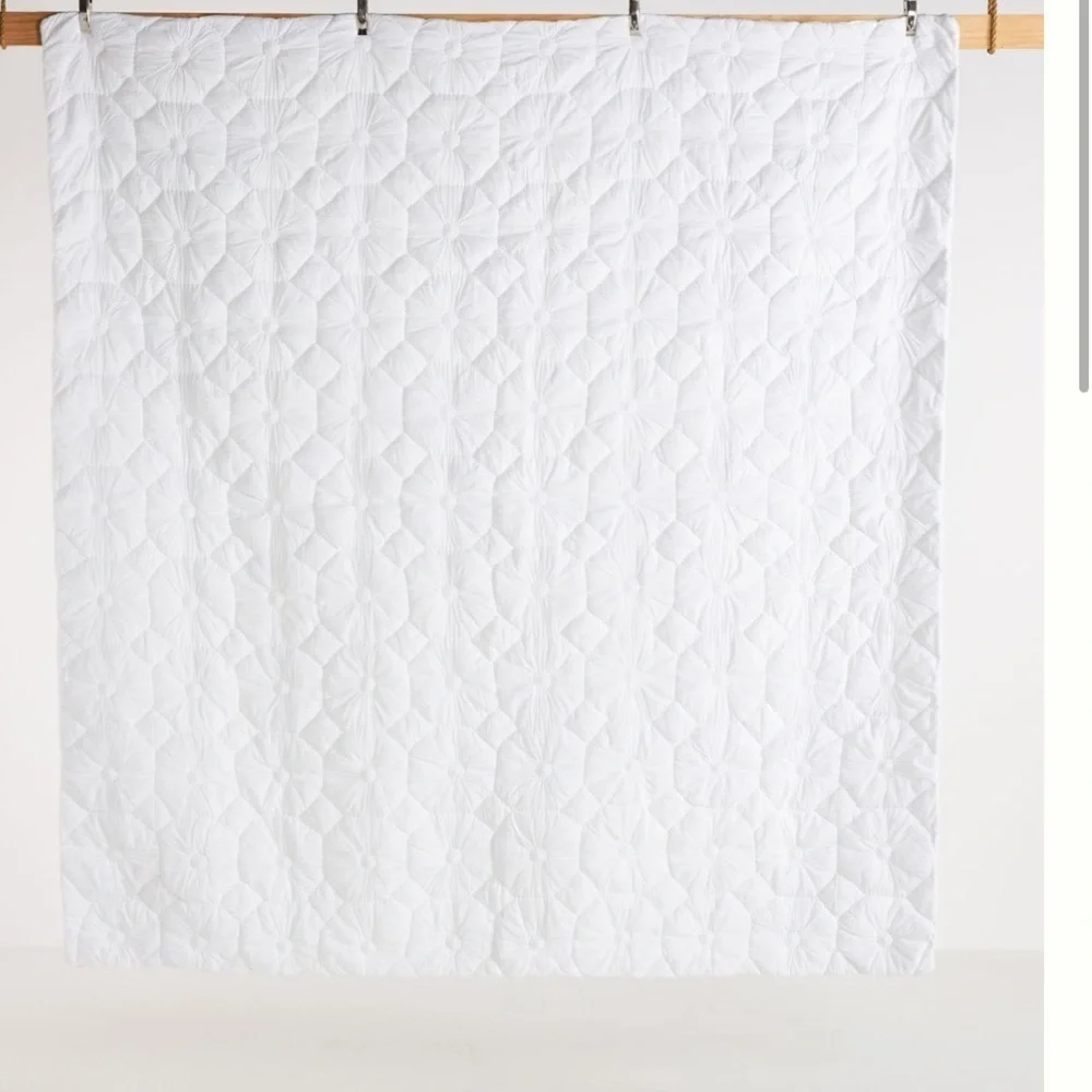 Anthropologie Estie Voile Quilt sz Queen NWT